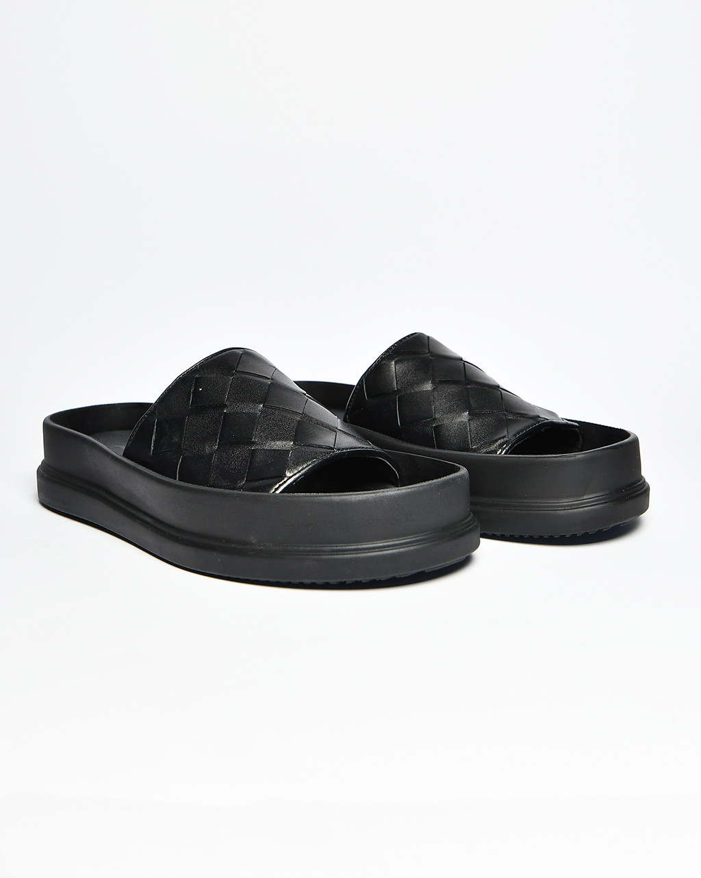A. Slipper